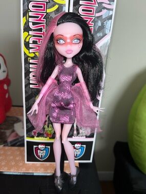 Monster high haunted draculaura